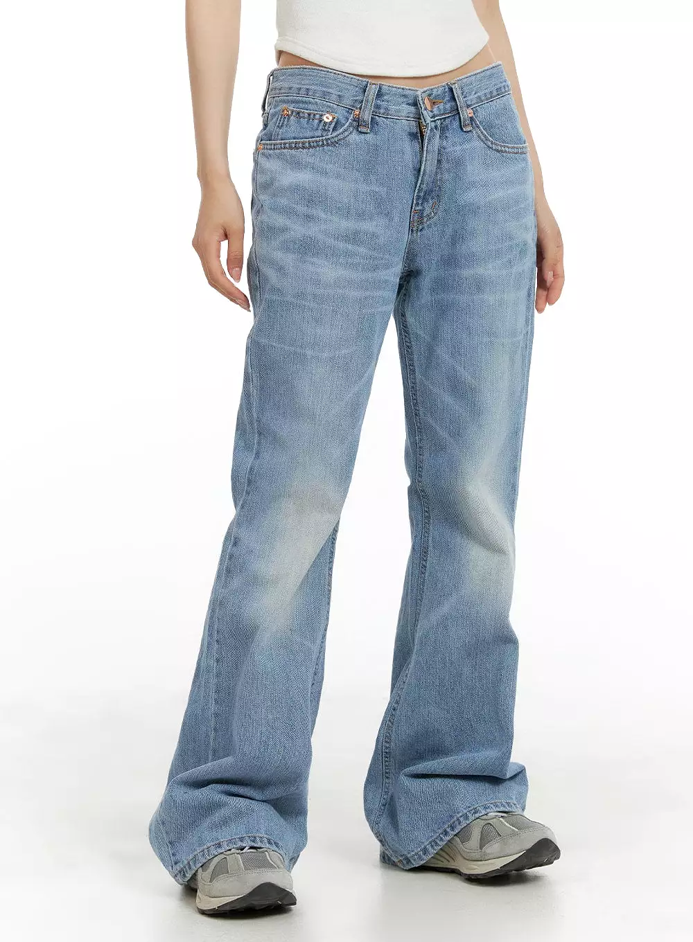 Light Washed Bootcut Jeans CM426